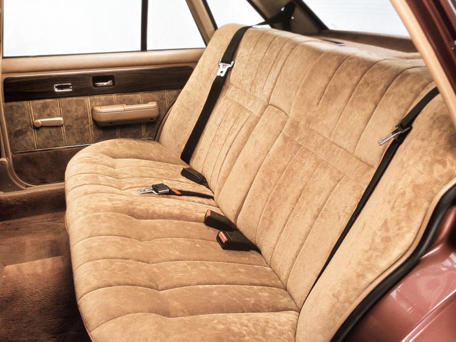 Интерьер Opel Senator 1978 года  (фото 14 из 22)